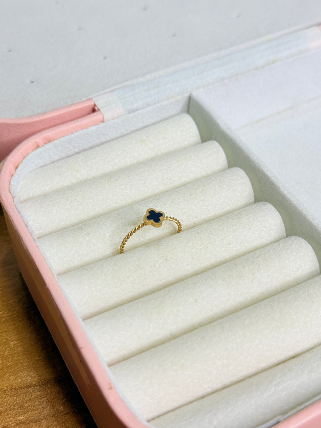 Clover Ring