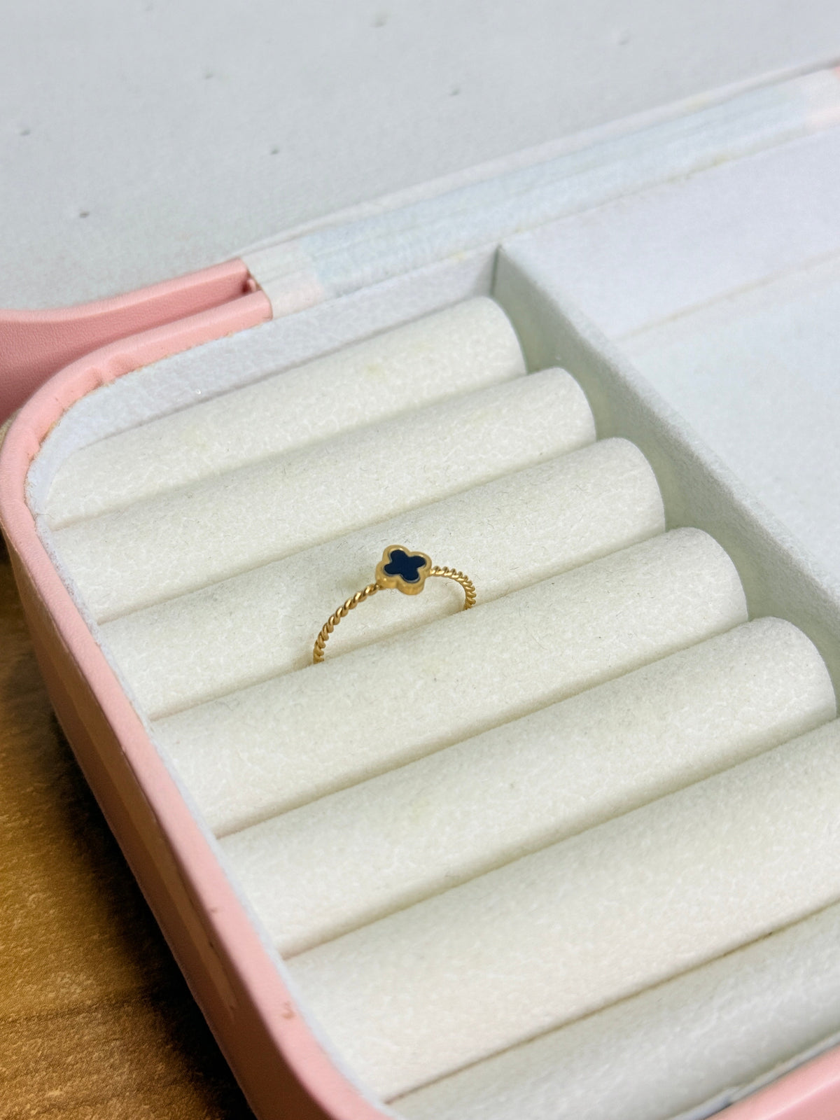 Clover Ring