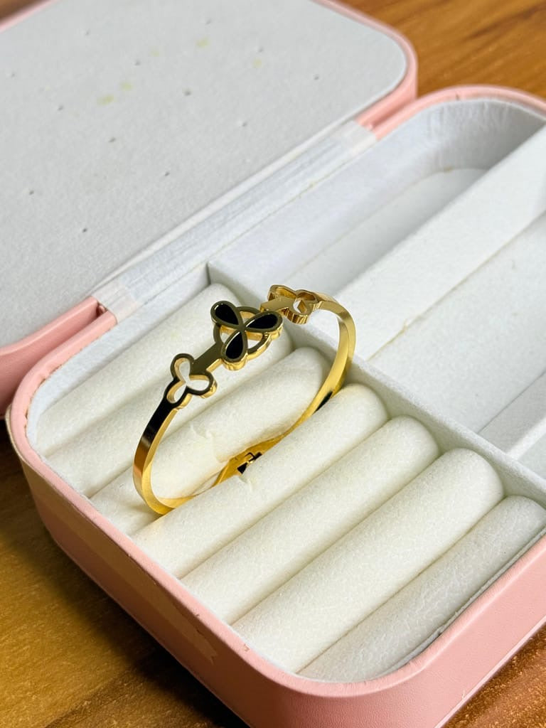 The Elara Bangle (baby size)