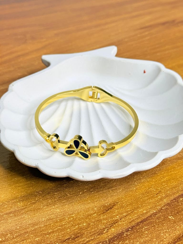 The Elara Bangle (baby size)