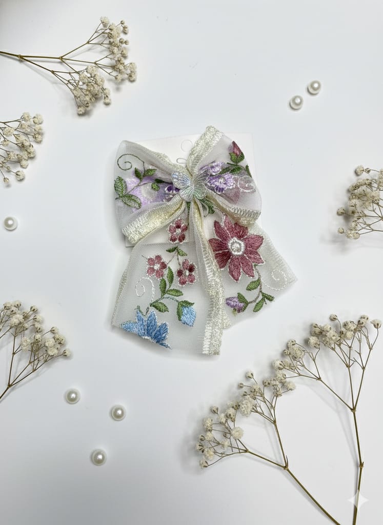 Embroidered bow clips