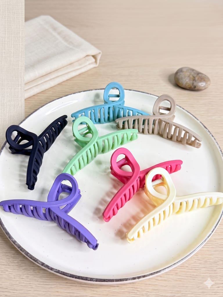 Aura Minimalist Cross Clips