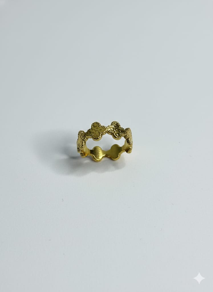 Clover Ring