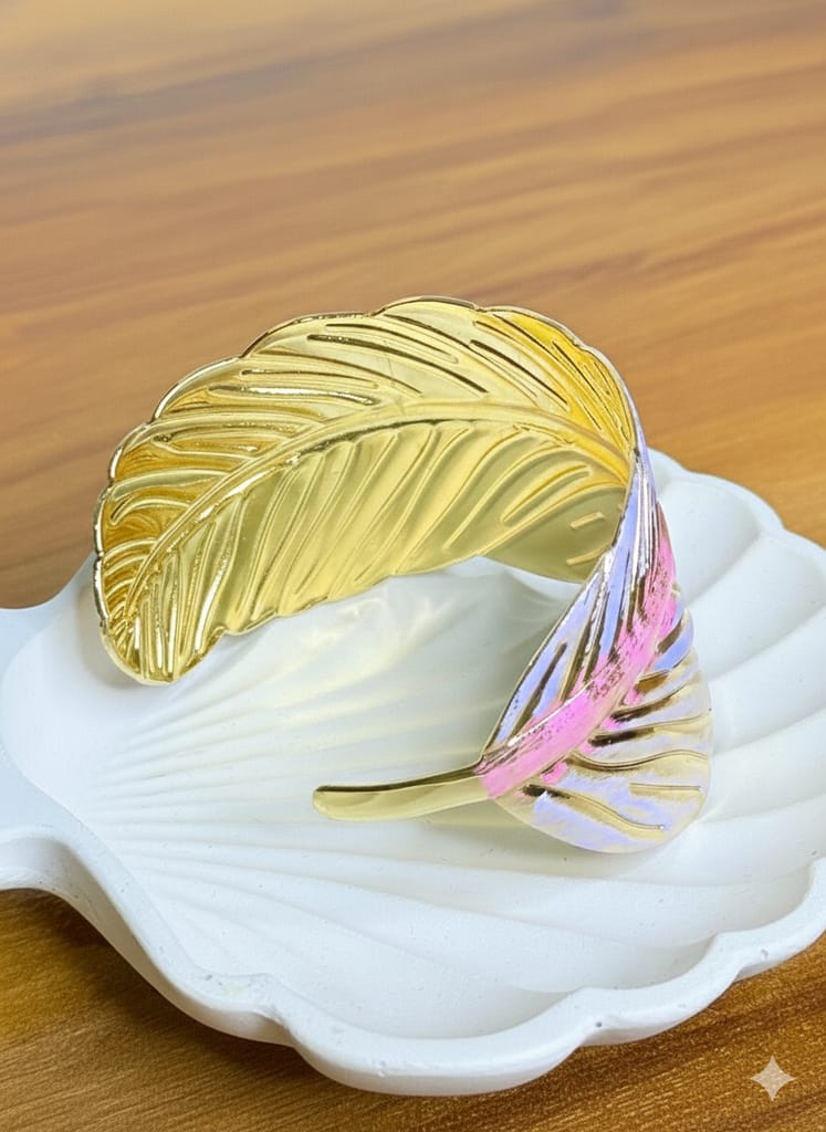 Feather cuff