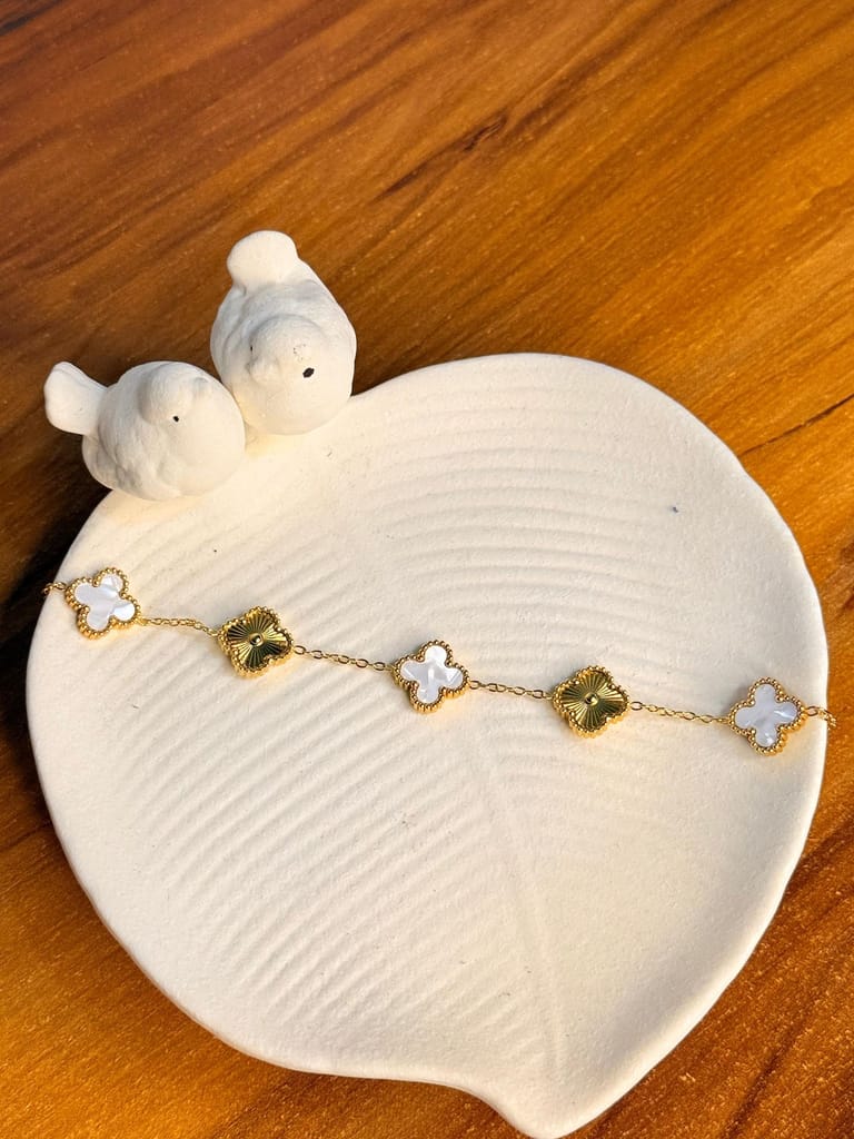 Golden white clover