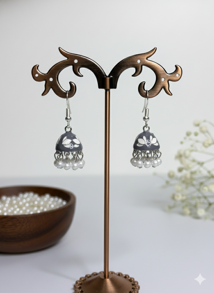 Meenakri Jhumka