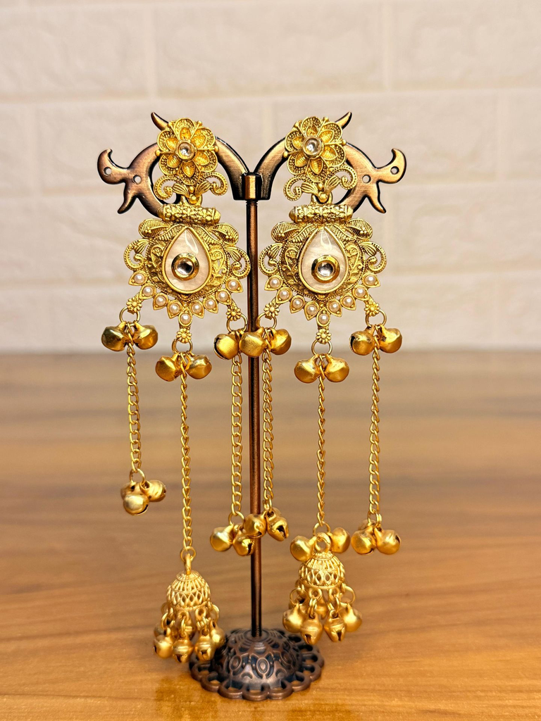 Vitasta Jhumke