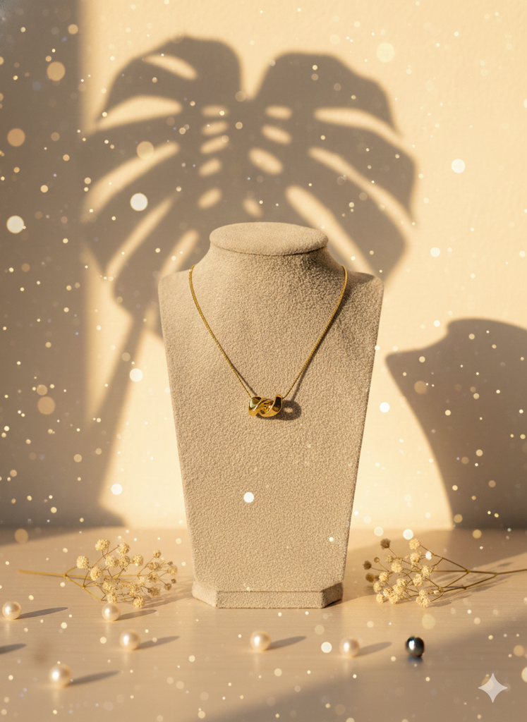Fluid gold pendent