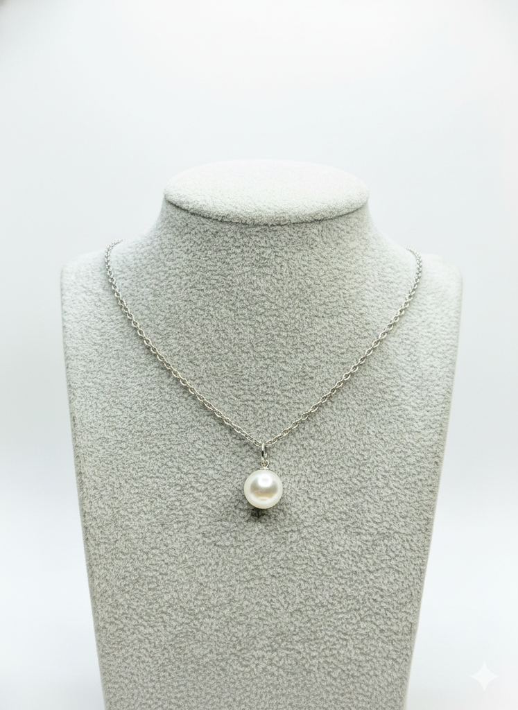 Dot pearl necklace