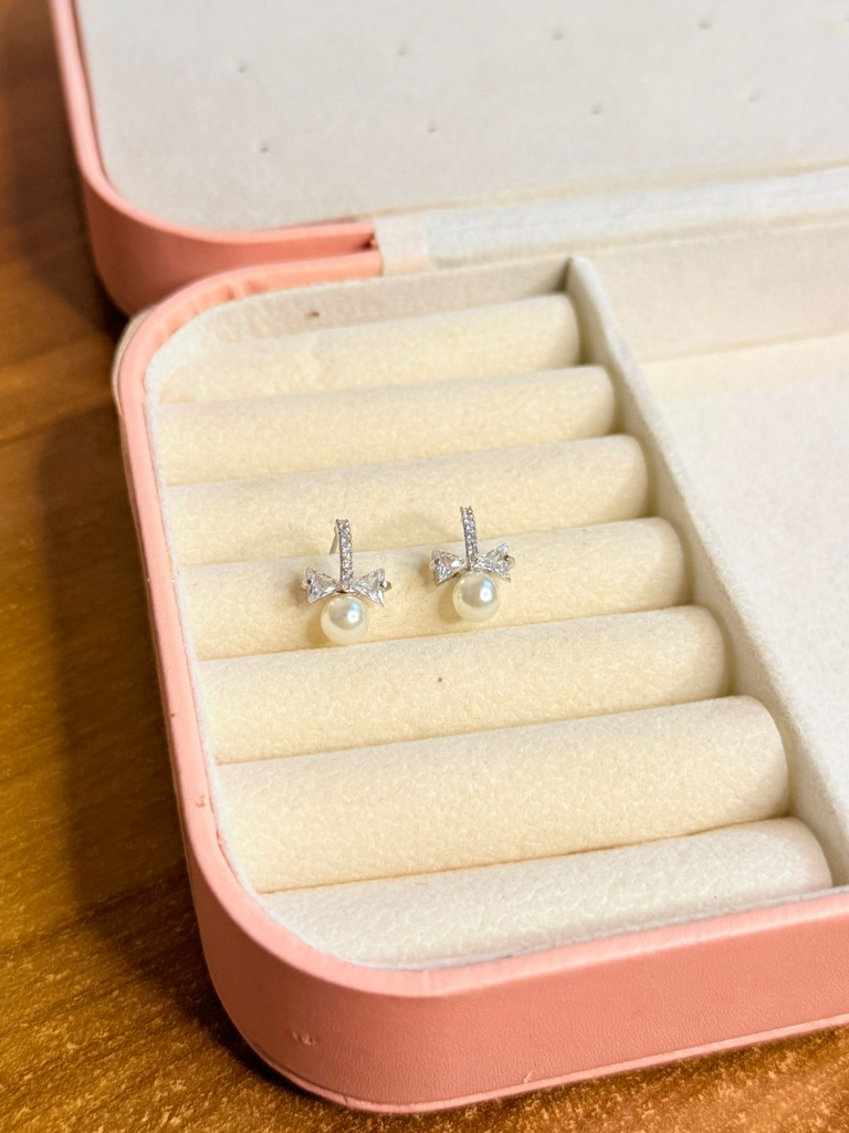The Juliet Pearl Bows