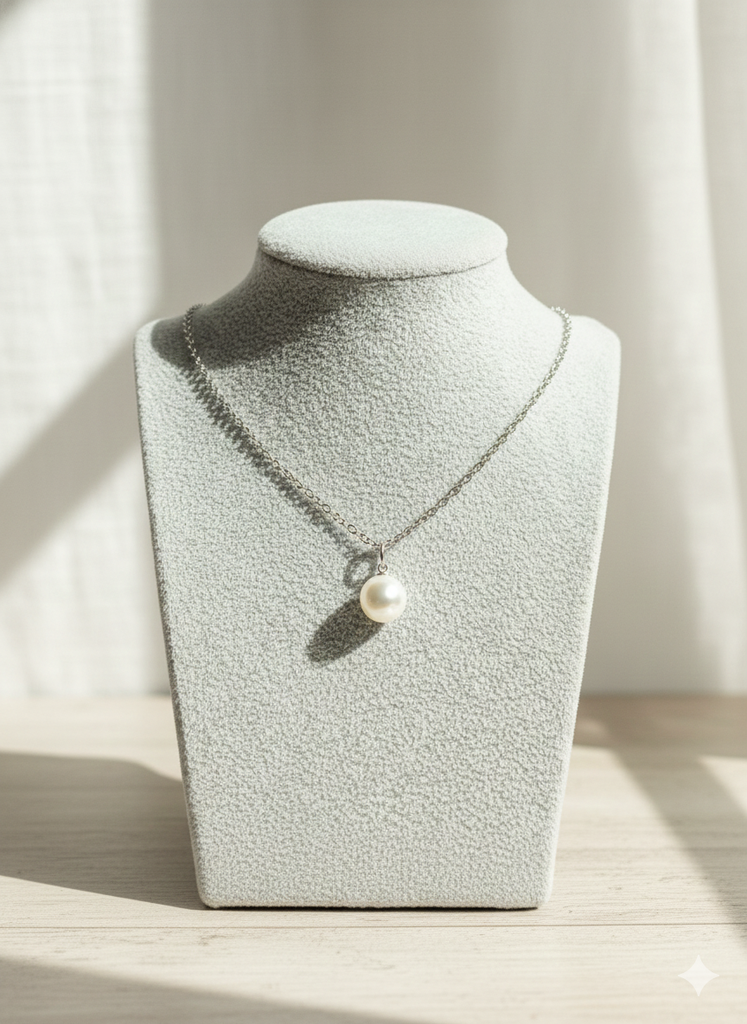 Dot pearl necklace