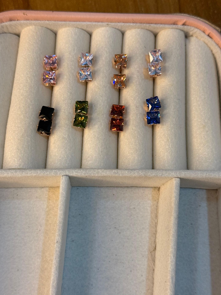 Crystal stud (1 unit)