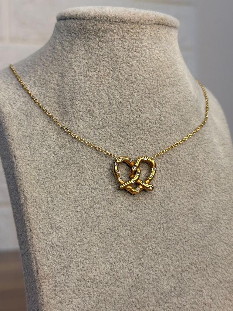 Infinite love knot