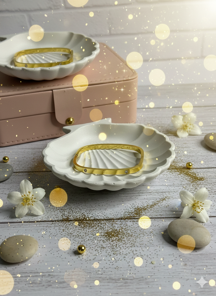 babysize cartier (golden)