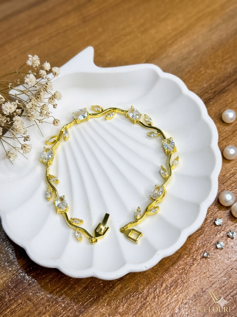 Tulip Bracelet (White)