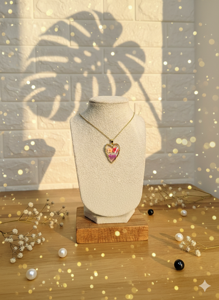 Love in bloom resin necklace